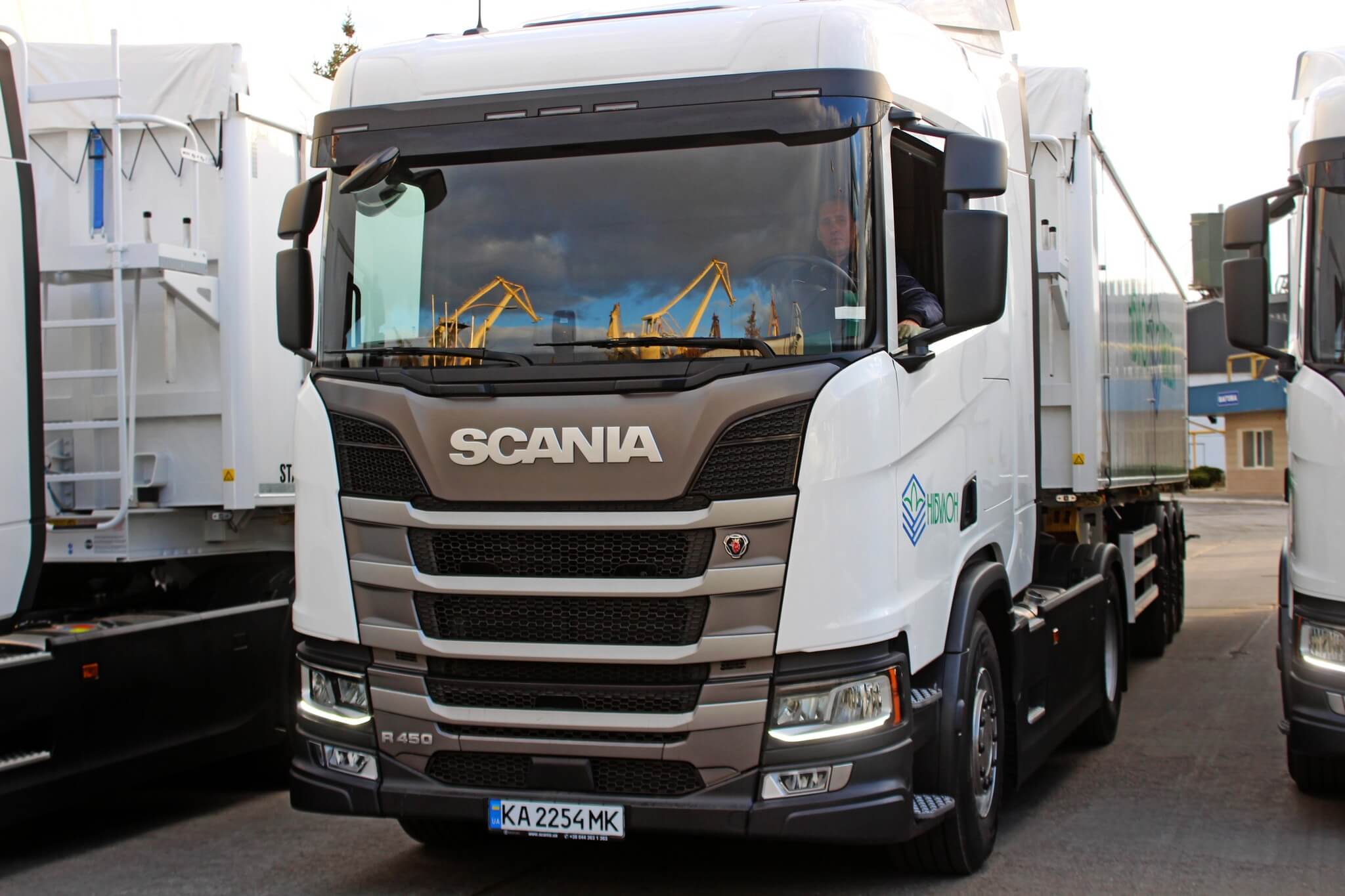 Scania R450 Євро 5 та зерновоз Stas agroSTAR для ТОВ Нібулон
